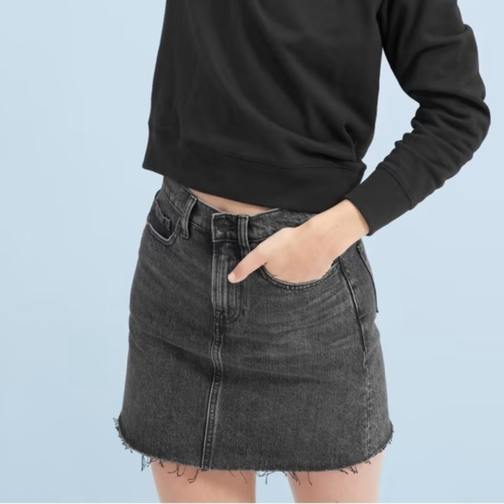Everlane The Denim Skirt Faded Black Raw Hem Size 27